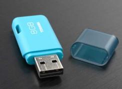 电脑win7系统插U盘系统就很卡死机怎么办？