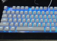 电脑关机之后键盘鼠标还是亮着怎么办？