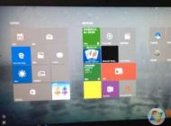 Win10桌面都是方块应用，图标不见了怎么办？