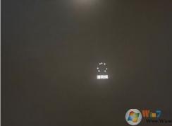 Win10开机一直请稍后很久才进系统怎么解决？