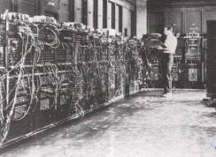 世界上第一台电脑长什么样？世界上第一台电脑配置是什么样的